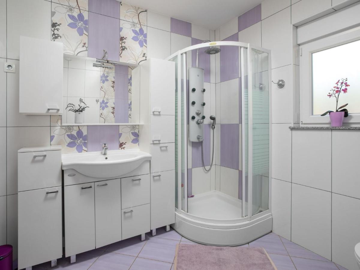 Holiday Home Lavendel - Mlk159 By Interhome Dobrinj Екстериор снимка